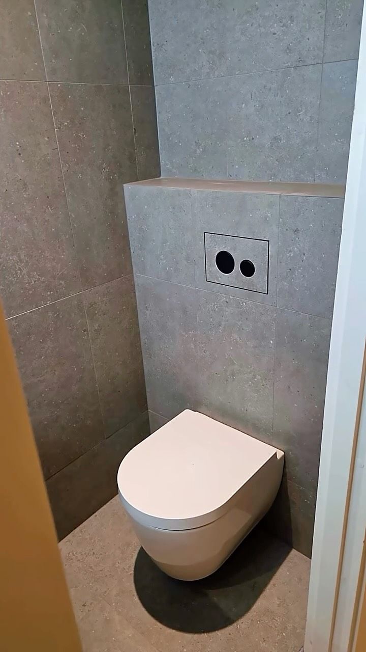 WC fogat och klart i Norrmalm, utfört av Stockholm Kakelkoncept & Bygg AB